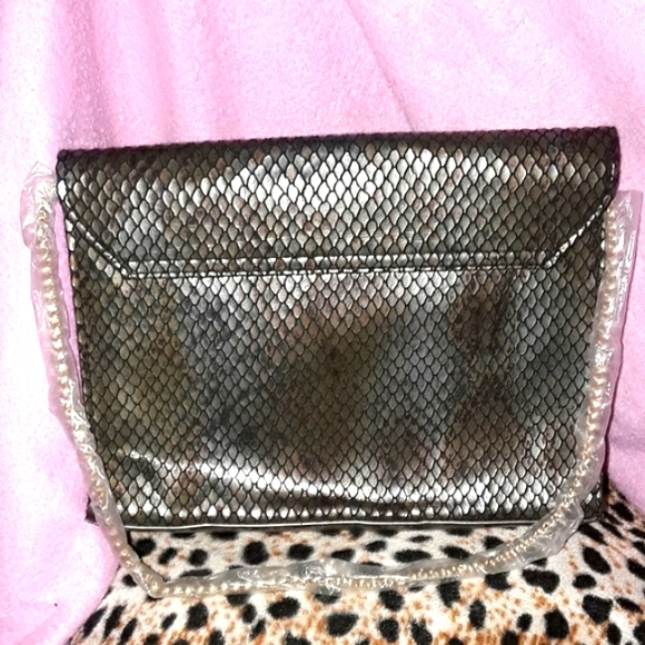 BRAND NEW ORIFLAME PURSE - Picture 2 of 8